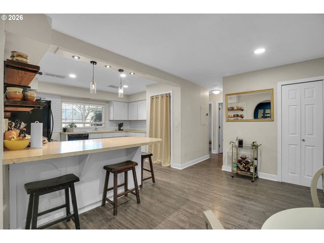 11446 Ne SAN RAFAEL St, Portland, OR 97220