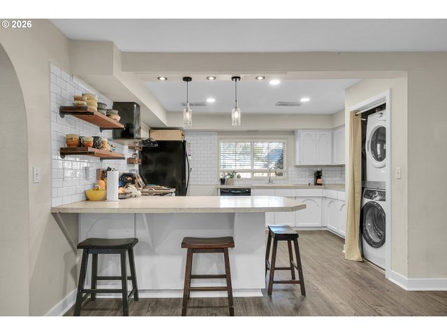 11446 Ne SAN RAFAEL St, Portland, OR 97220