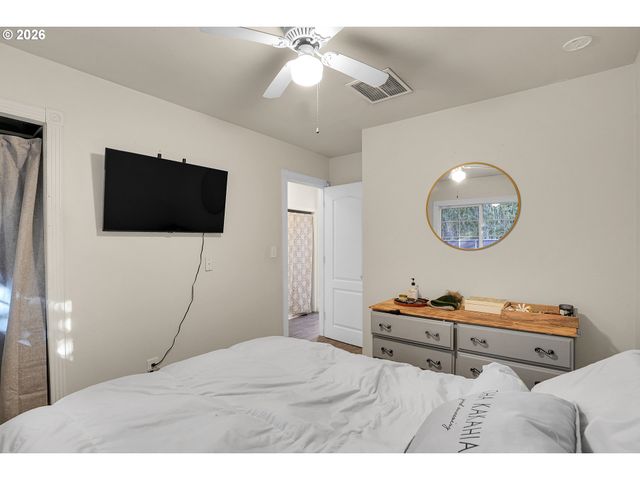 11446 Ne SAN RAFAEL St, Portland, OR 97220