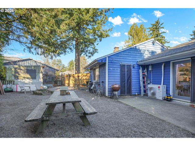 11446 Ne SAN RAFAEL St, Portland, OR 97220