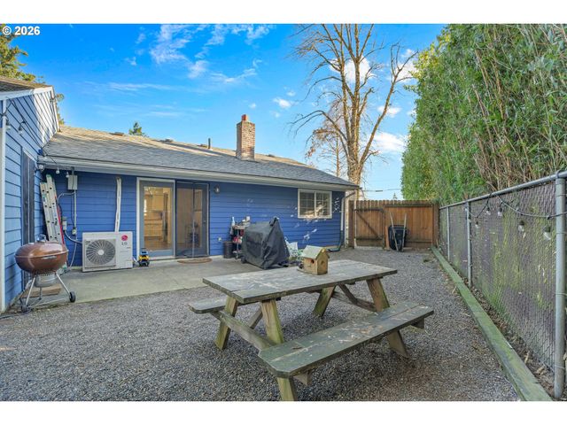 11446 Ne SAN RAFAEL St, Portland, OR 97220