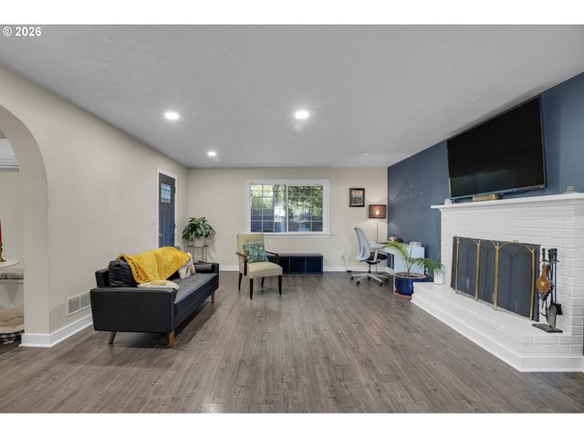 11446 Ne SAN RAFAEL St, Portland, OR 97220