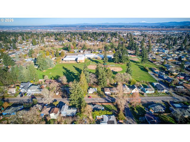 11446 Ne SAN RAFAEL St, Portland, OR 97220