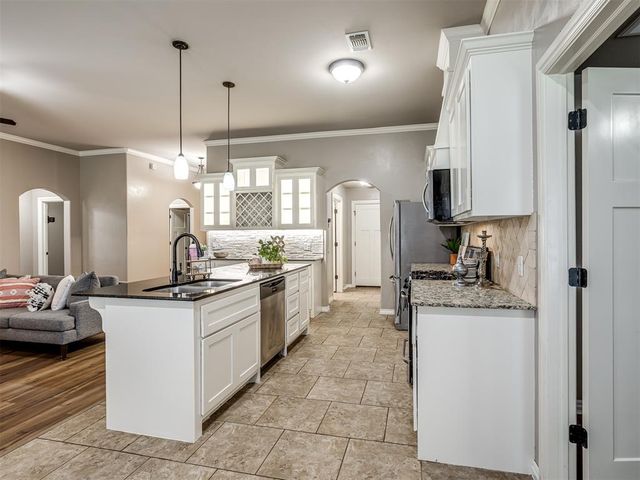 4901 Wister Lane, Edmond, OK 73025
