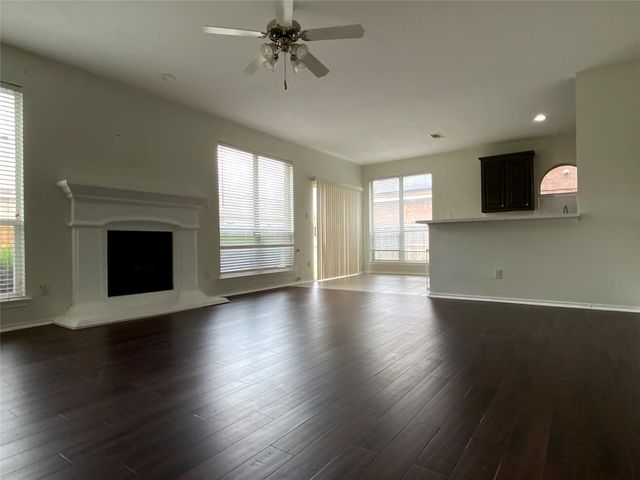 1107 Eastbrook Drive, Glenn Heights, TX 75154