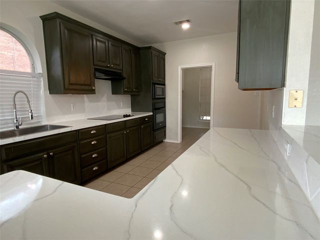 1107 Eastbrook Drive, Glenn Heights, TX 75154