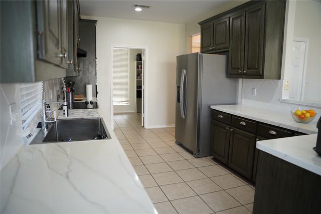 1107 Eastbrook Drive, Glenn Heights, TX 75154
