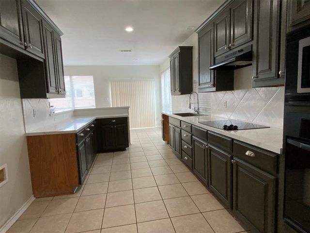 1107 Eastbrook Drive, Glenn Heights, TX 75154