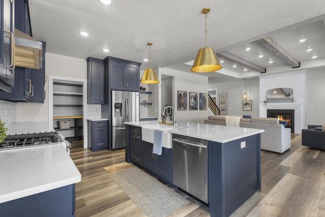 1725 RED OAK STREET, Green Bay, WI 54313