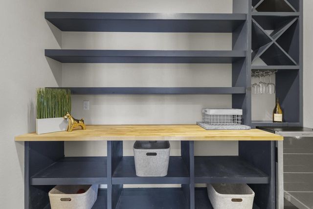 1725 RED OAK STREET, Green Bay, WI 54313