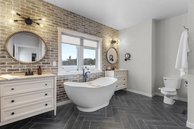 1725 RED OAK STREET, Green Bay, WI 54313