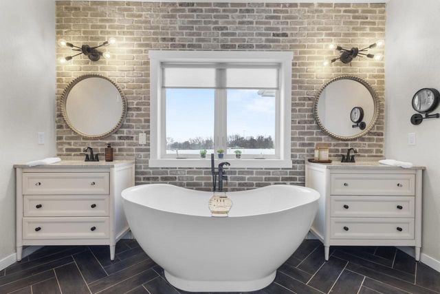 1725 RED OAK STREET, Green Bay, WI 54313