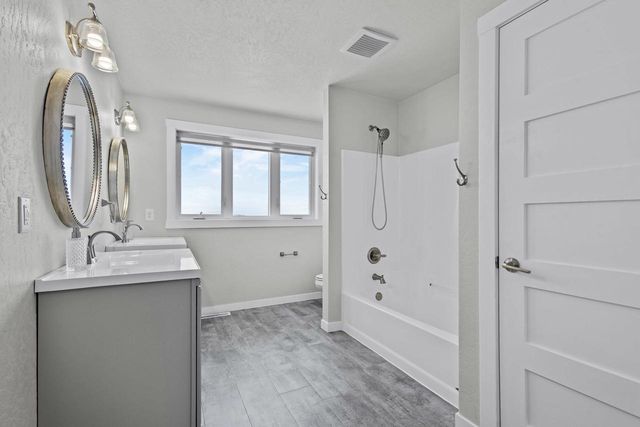 1725 RED OAK STREET, Green Bay, WI 54313