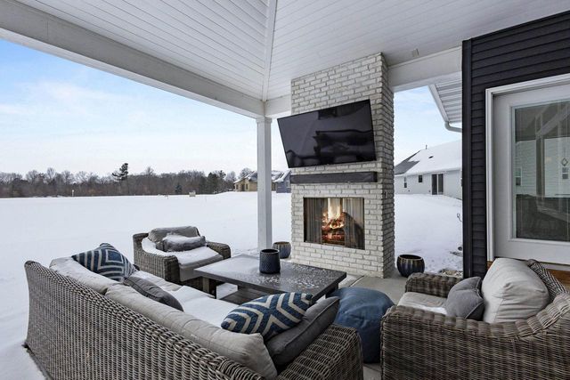 1725 RED OAK STREET, Green Bay, WI 54313