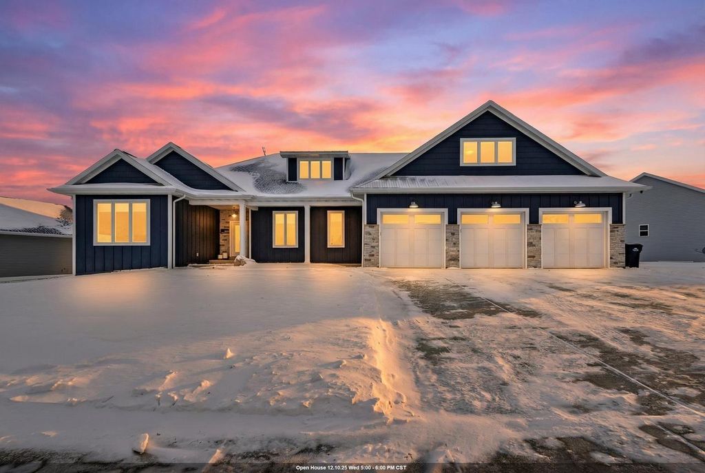 1725 RED OAK STREET, Green Bay, WI 54313