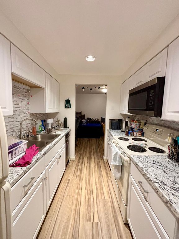 11 Academy Place 36, Saco, ME 04072 — photo 4