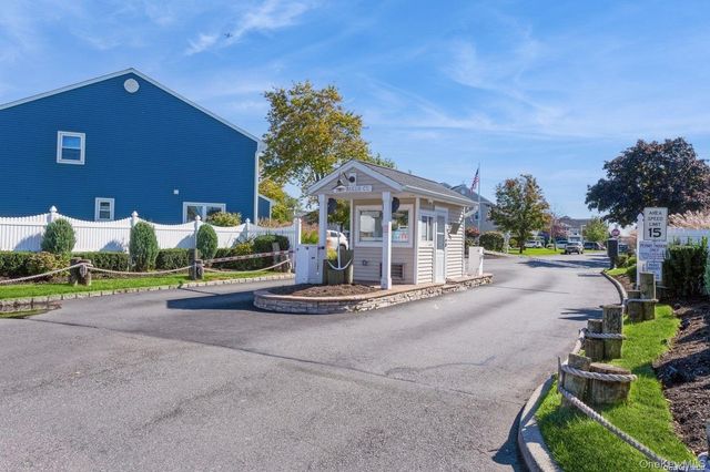 100 Baker Court 118, Island Park, NY 11558