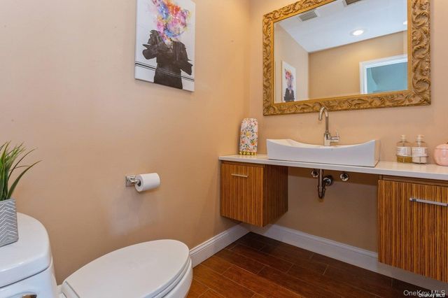 100 Baker Court 118, Island Park, NY 11558