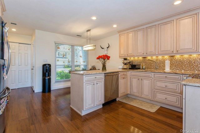 100 Baker Court 118, Island Park, NY 11558