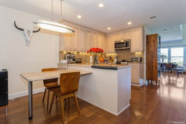 100 Baker Court 118, Island Park, NY 11558