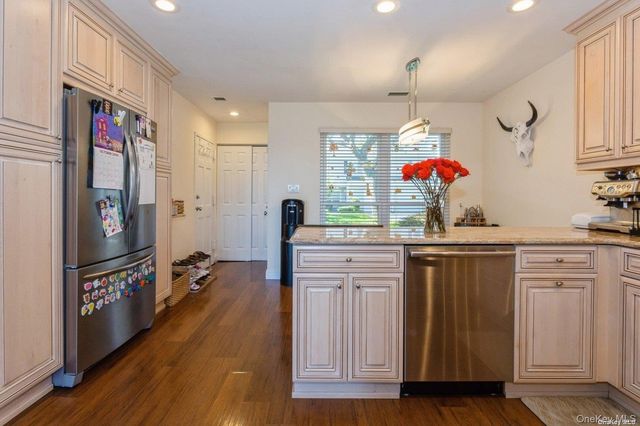 100 Baker Court 118, Island Park, NY 11558