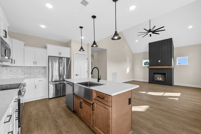 3860 Chapel Hill Rd, Clarksville, TN 37040