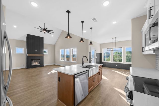 3860 Chapel Hill Rd, Clarksville, TN 37040