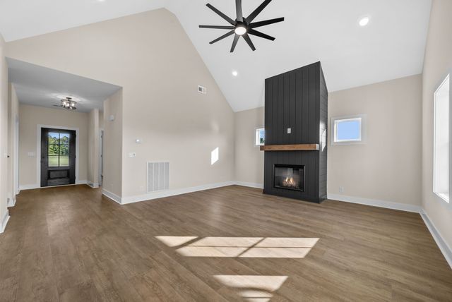 3860 Chapel Hill Rd, Clarksville, TN 37040