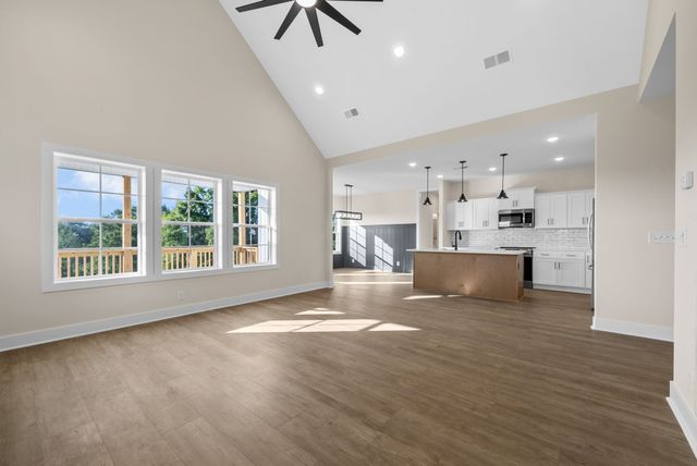 3860 Chapel Hill Rd, Clarksville, TN 37040