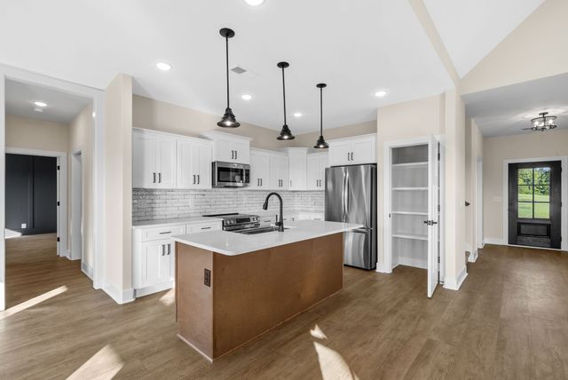 3860 Chapel Hill Rd, Clarksville, TN 37040