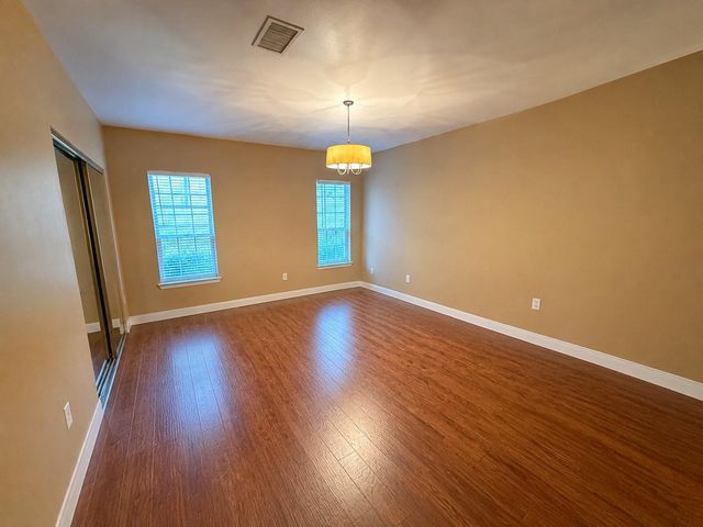 17659 Red Oak Drive 7659, Houston, TX 77090