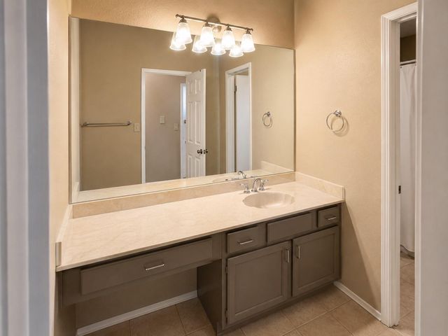 17659 Red Oak Drive 7659, Houston, TX 77090