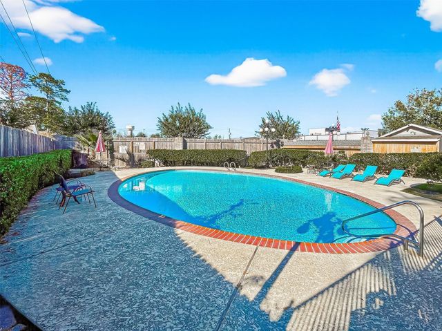 17659 Red Oak Drive 7659, Houston, TX 77090