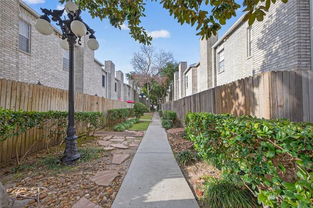 17659 Red Oak Drive 7659, Houston, TX 77090
