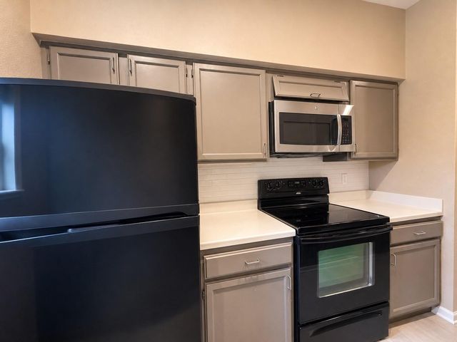 17659 Red Oak Drive 7659, Houston, TX 77090