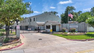 17659 Red Oak Drive 7659, Houston, TX 77090
