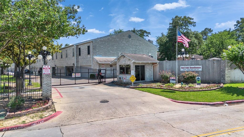 17659 Red Oak Drive 7659, Houston, TX 77090