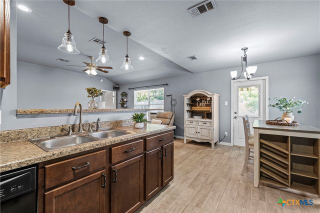 2212 Stoneham, Temple, TX 76504