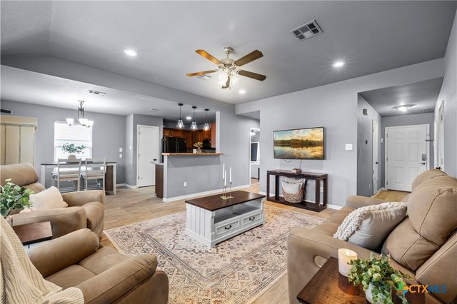 2212 Stoneham, Temple, TX 76504