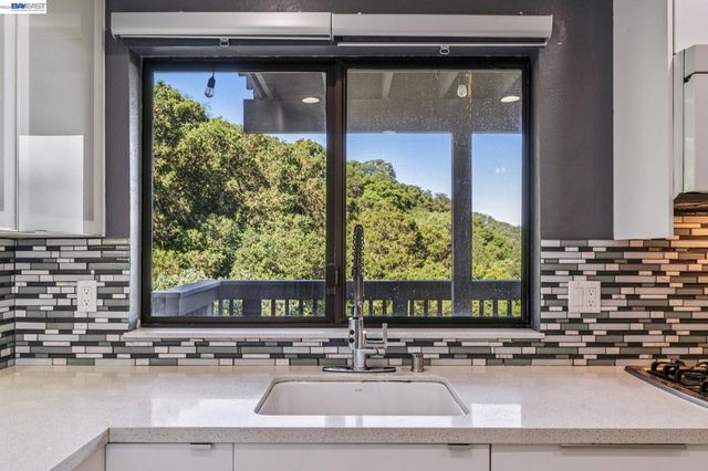 44 Hagen Oaks Ct, Alamo, CA 94507