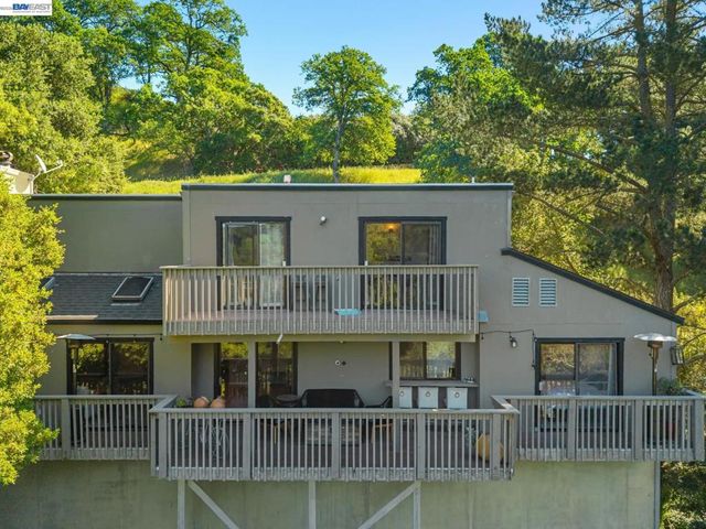 44 Hagen Oaks Ct, Alamo, CA 94507