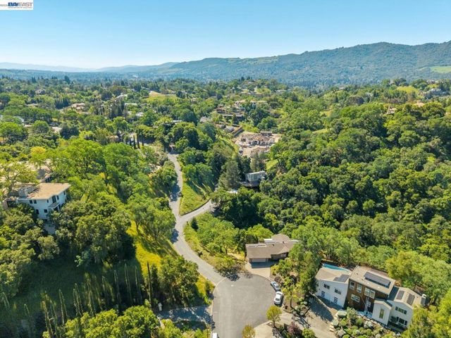 44 Hagen Oaks Ct, Alamo, CA 94507