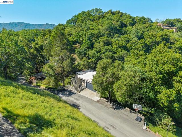 44 Hagen Oaks Ct, Alamo, CA 94507