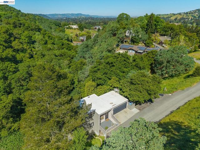 44 Hagen Oaks Ct, Alamo, CA 94507