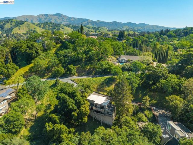 44 Hagen Oaks Ct, Alamo, CA 94507