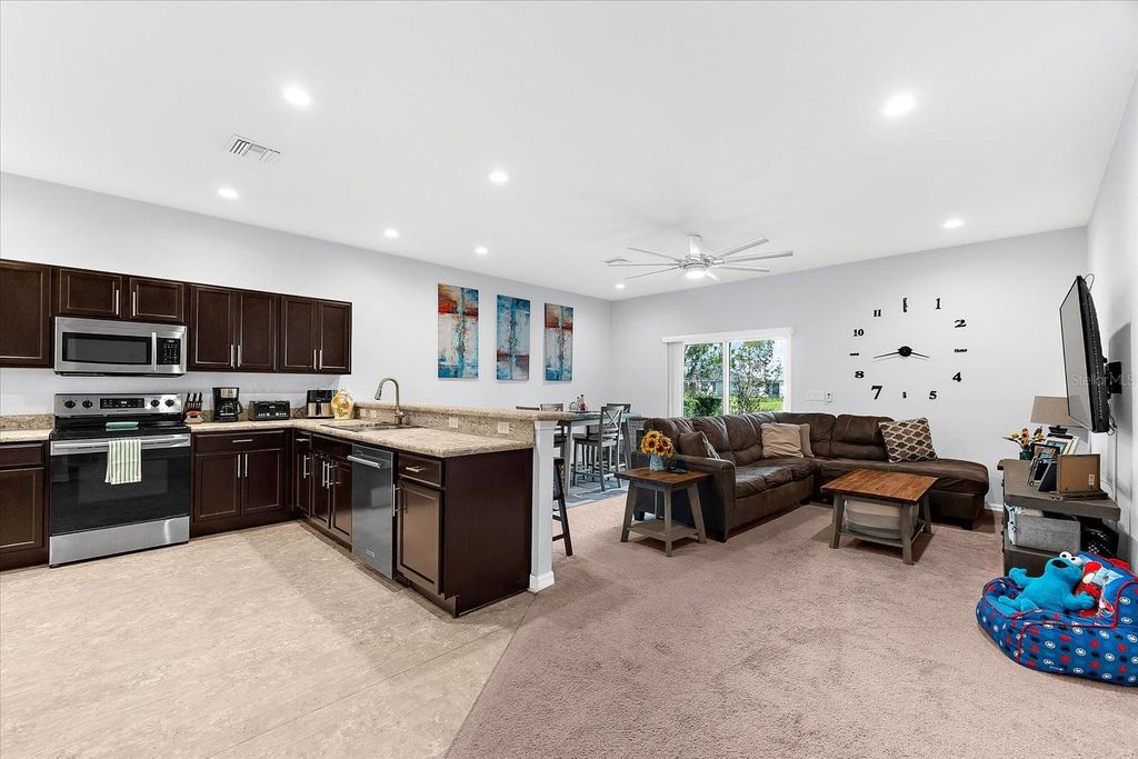Image 15 of property listing at 4644 VIGNETTE WAY, Sarasota, FL 34240