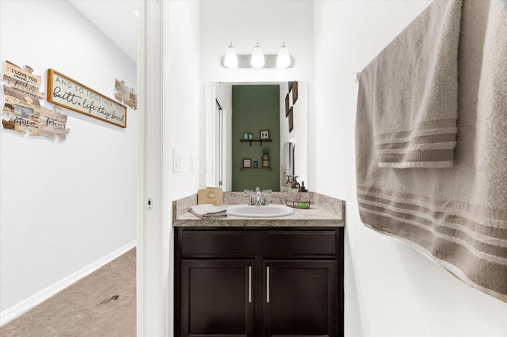 Image 5 of property listing at 4644 VIGNETTE WAY, Sarasota, FL 34240