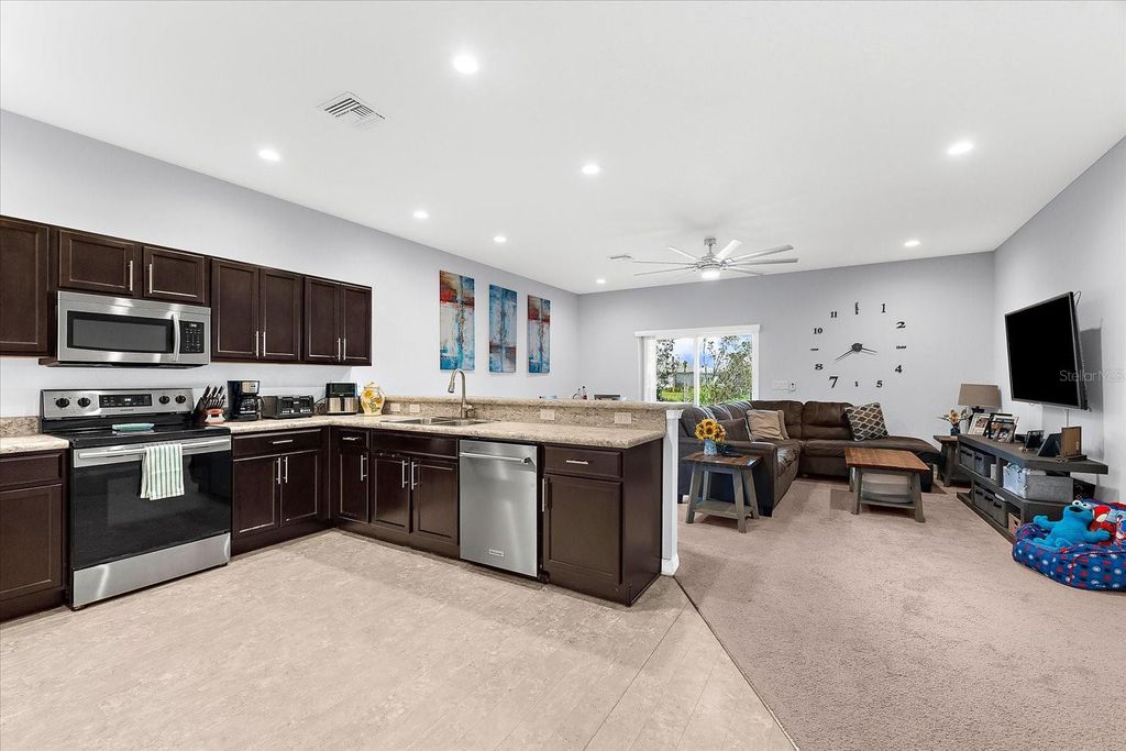 Image 7 of property listing at 4644 VIGNETTE WAY, Sarasota, FL 34240