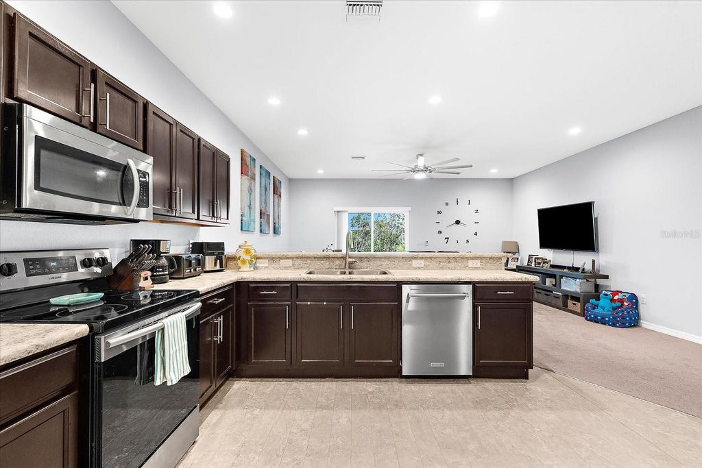 Image 10 of property listing at 4644 VIGNETTE WAY, Sarasota, FL 34240