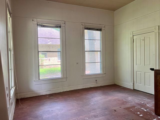 101 NE 6th ST, Smithville, TX 78957